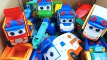 满满一箱百变校巴变形玩具，有歌德的消防车校车警车和工程车