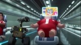 机器人总动员：跑到了飞船上面，有好多人啊，都是大胖子