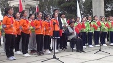 “七七事变”亲历者郑福来与丰台小学生卢沟桥畔唱红歌
