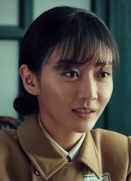 《光荣时代》第30集(3|白玲突然好酒好菜招待郑朝阳 这场面多容易让