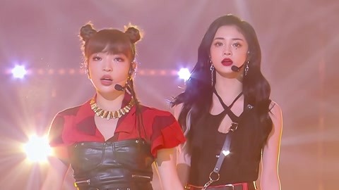 舞台版《VVS》炸翻全场 爆裂女孩跳舞绝美