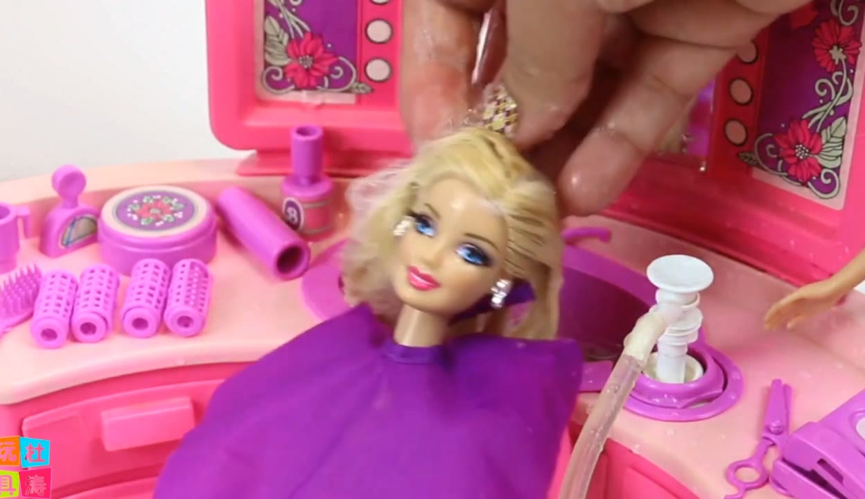 【杜涛玩具屋】芭比娃娃做头发 芭比娃娃的新发型