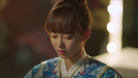 Watch the latest "Out of the Dream" Fei Li helps Yi Fei put on her costume, Yu Fei puts on a hairpin (2021) online with English subtitle for free English Subtitle