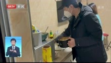 西安 :暖心房东免费为80余位租客做饭