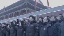 中国冰雪国家队观看升旗仪式 武大靖领衔宣誓出征