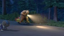 熊出没之熊心归来：熊大离家出走，熊二骑电动车追哥哥，累死了