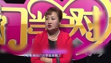 [图]中年大叔很受女嘉宾喜欢，都争着要见他，大叔乐得不行