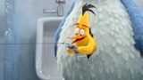 《愤怒的小鸟2》飞镖黄厕所偷门禁卡 这一幕让人笑掉大牙