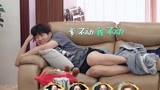 做家务的男人：魏大勋露出双腿，跟老爸一起葛优瘫，妈妈成永动机