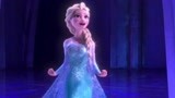 《冰雪奇缘》：艾尔莎丢掉束缚，变出冰雪城堡，实在是太美了