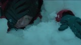 《搜救》出现雪崩，男人被埋进雪堆，被狗熊发现