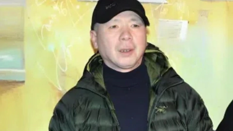 Xem 直到看清一張高清舊照，揭開馮小剛不藥而癒的真相，原是豁達人生 (2025) Vietsub Thuyết minh