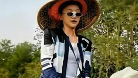 线上看 一张高清照曝光，揭开周迅戴眼镜垫纸真相，才知是内行才知的秘密 (2025) 带字幕 中文配音